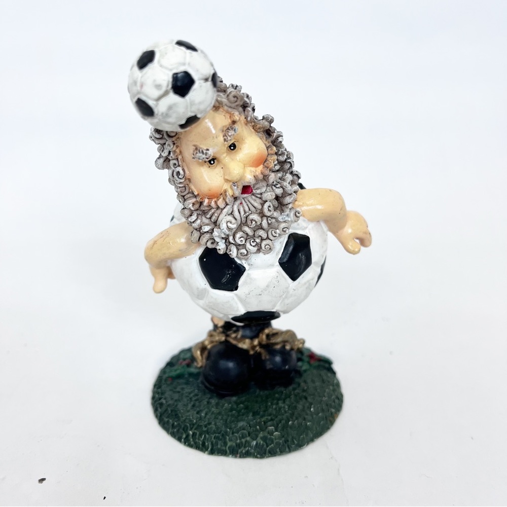 Santa Claus Playing Soccer Wearing Soccer Ball VTG 1998 Santa’s Workbench